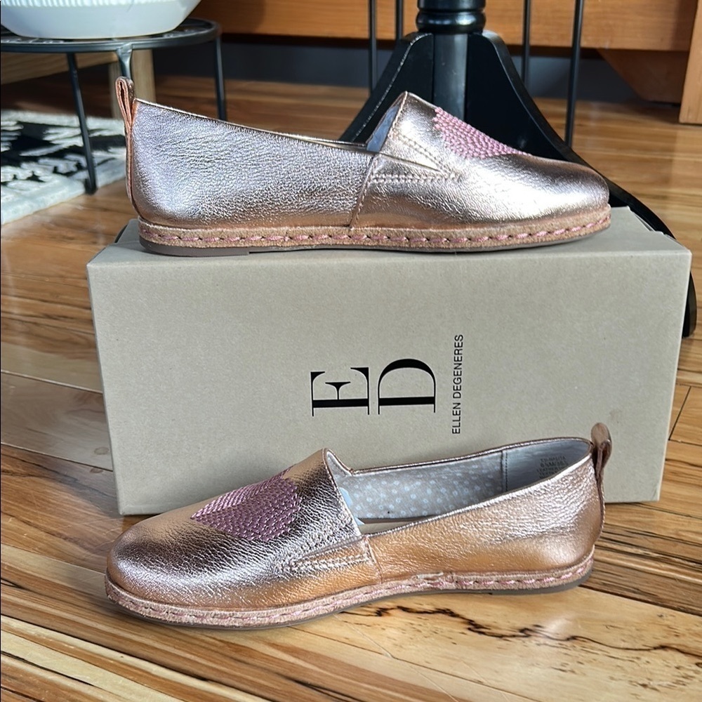 Ellen DeGeneres Metallic Rose Gold Loafers with Textured Finish - Picture 4 of 11